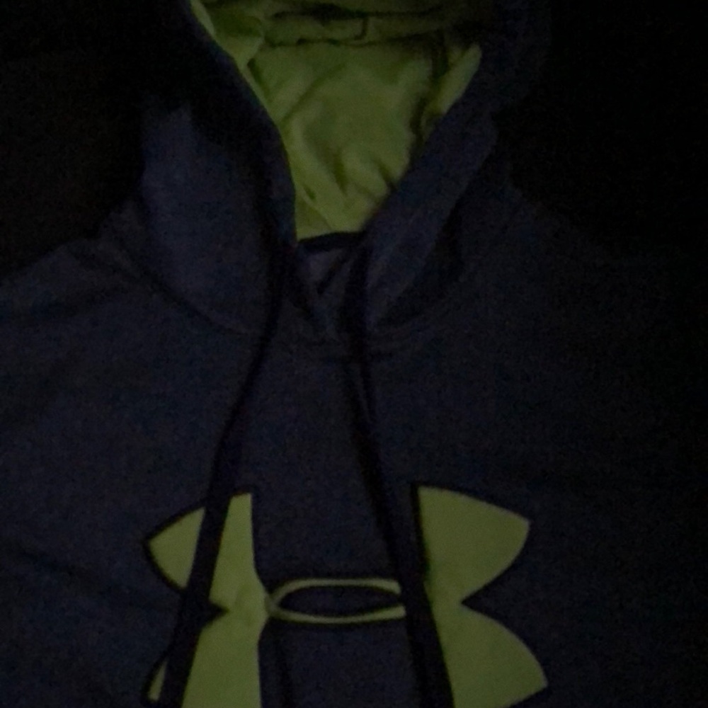 Under armour gray sweatshirt
